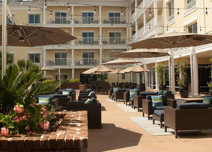 Courtyard Charleston Waterfront